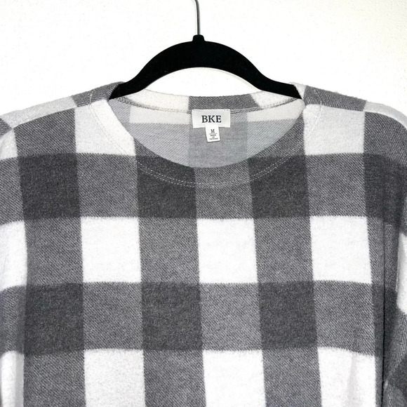BKE Buckle Gray & White Buffalo Plaid Print Sherpa Pullover Top Medium Women’s - Picture 2 of 10